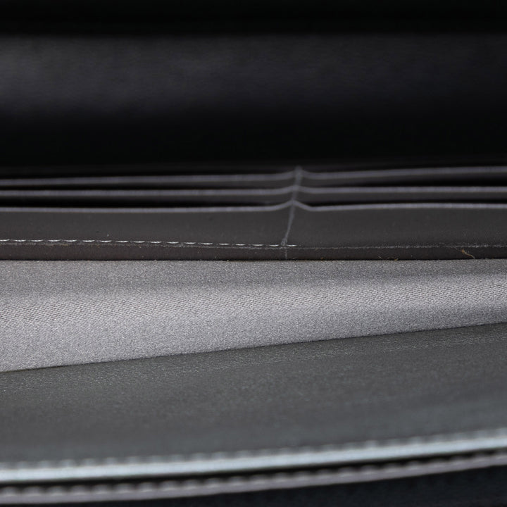 Chanel CC embossé Cuir d’agneau Camellia Wallet on Chain