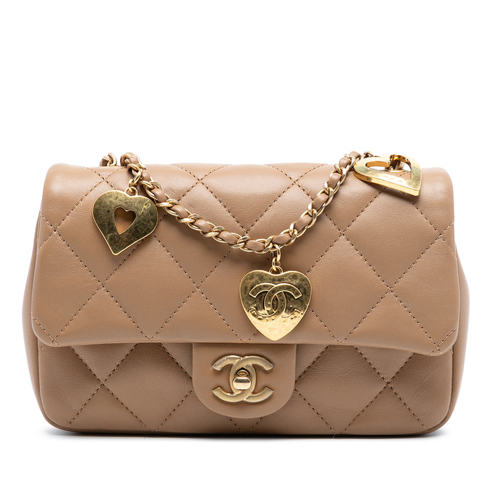 Chanel Mini Rectangular Matelassé Cuir d’agneau Heart Charms à rabat