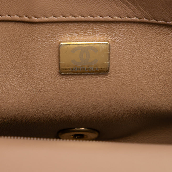 Chanel Mini Rectangular Matelassé Cuir d’agneau Heart Charms à rabat