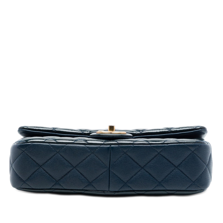 Chanel Paris Salzburg Medium Cuir verni et Cuir de chèvre CC Œillets à rabat