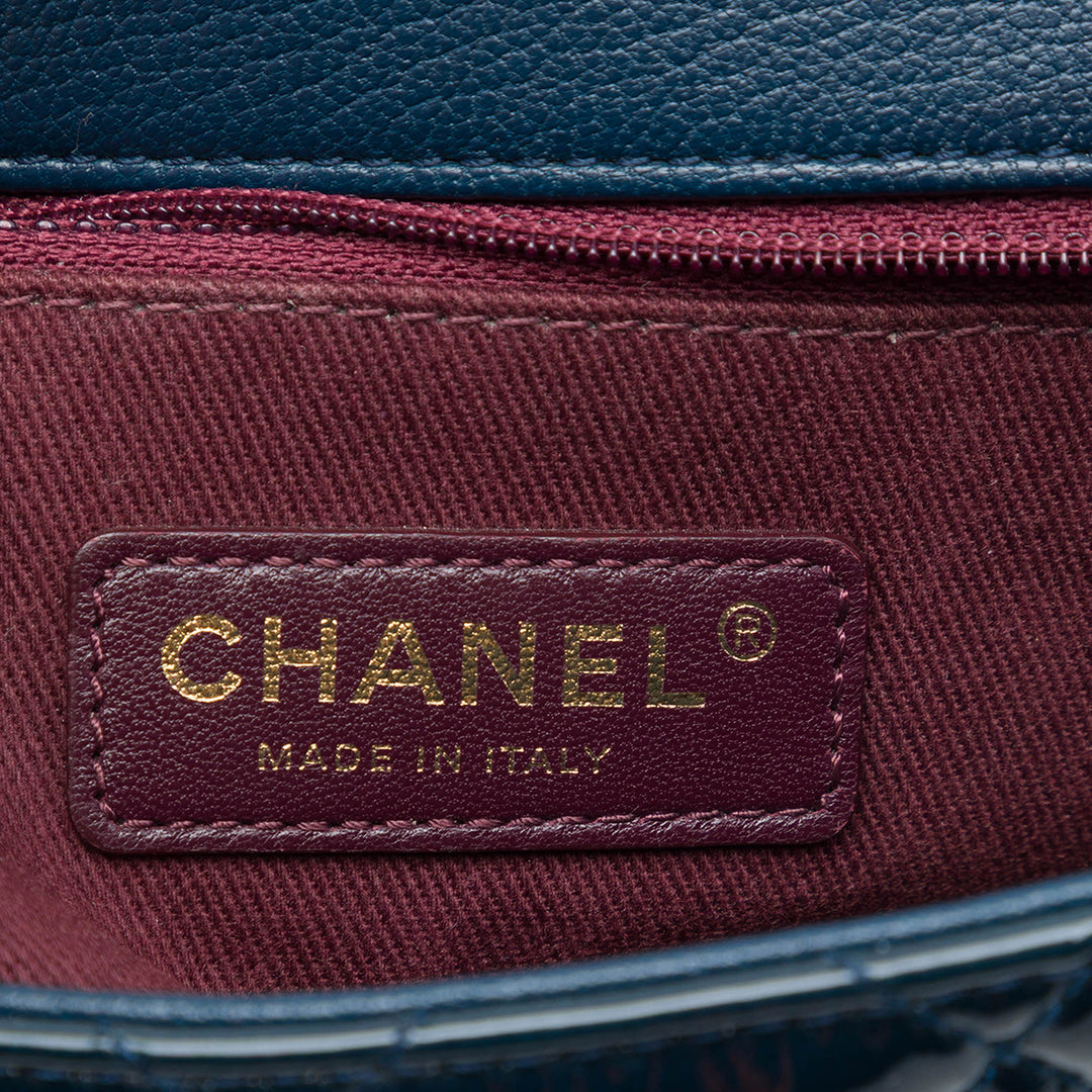 Chanel Paris Salzburg Medium Cuir verni et Cuir de chèvre CC Œillets à rabat