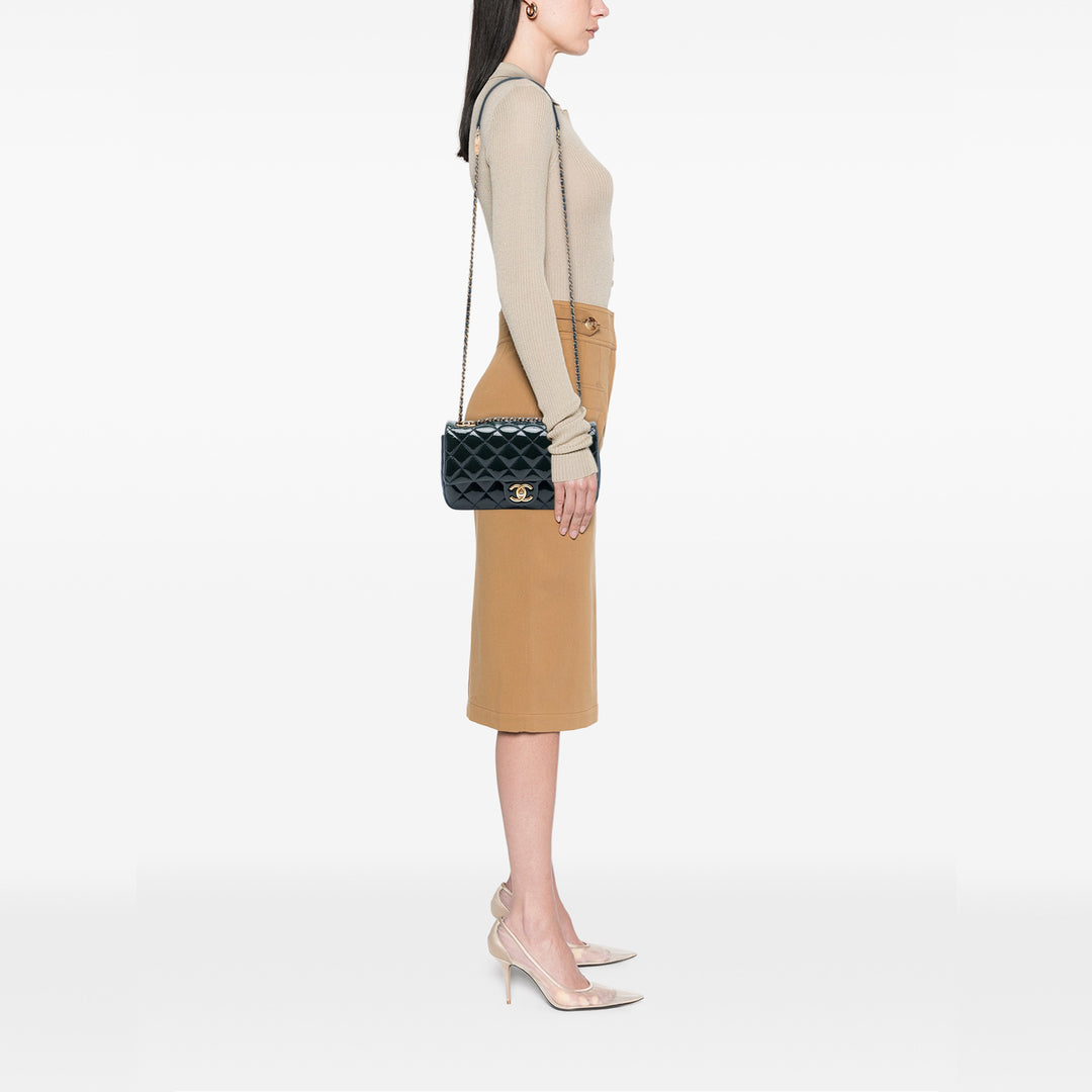 Chanel Paris Salzburg Medium Cuir verni et Cuir de chèvre CC Œillets à rabat