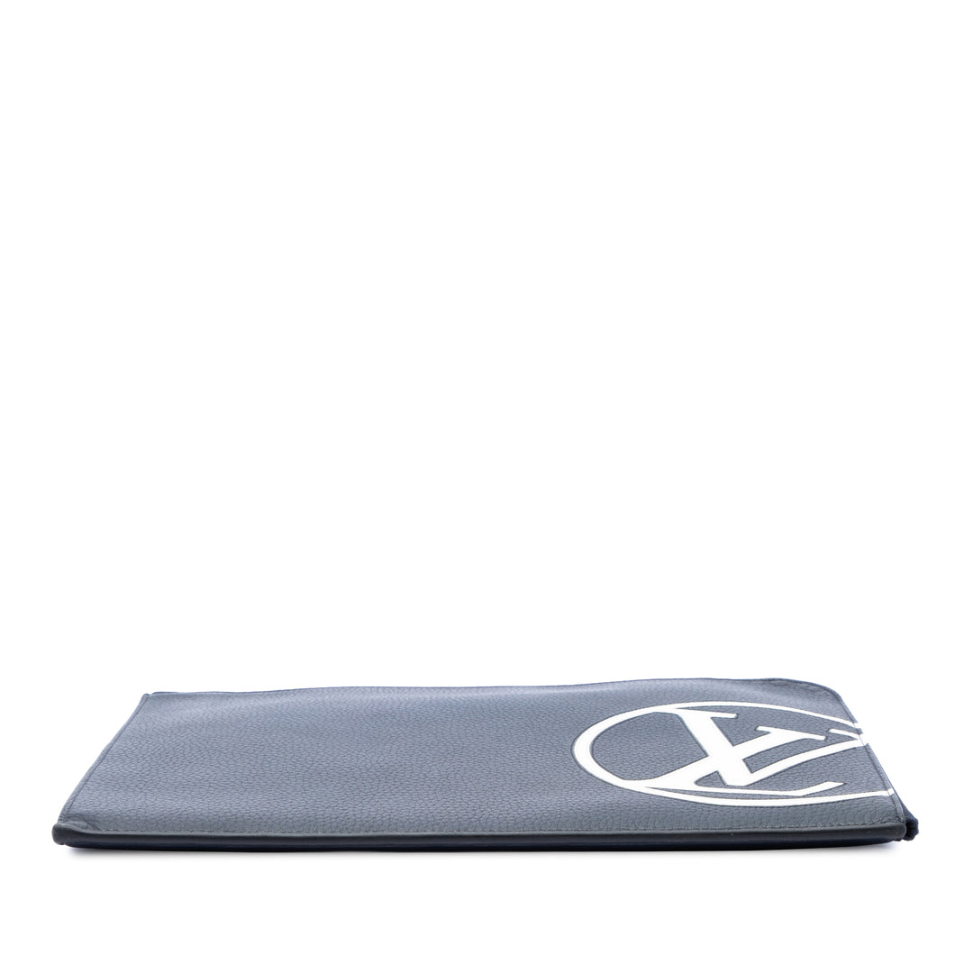 Louis Vuitton Initials Circle Pochette Jour GM taurillon Bleu – vue 3 – GABY PARIS