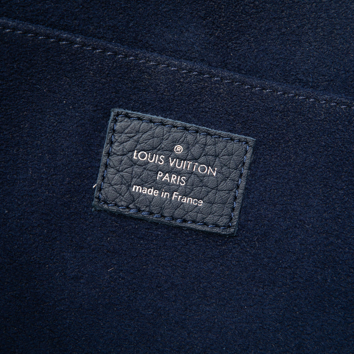 Louis Vuitton Initials Circle Pochette Jour GM taurillon Bleu – vue 5 – GABY PARIS