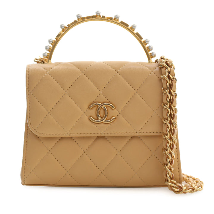 Chanel CC Matelassé Cuir d'agneau Perles fantaisie anse supérieure à rabat