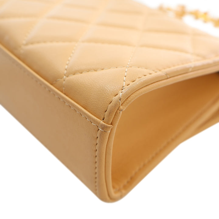 Chanel CC Matelassé Cuir d'agneau Perles fantaisie anse supérieure à rabat