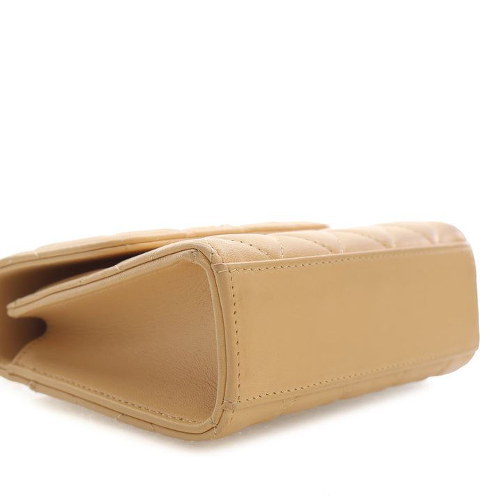 Chanel CC Matelassé Cuir d'agneau Perles fantaisie anse supérieure à rabat