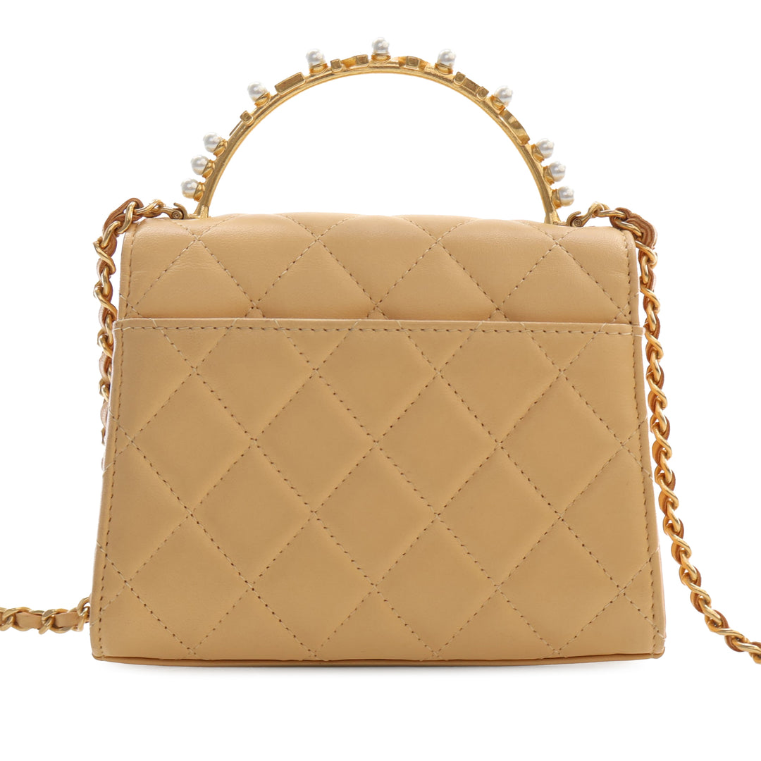 Chanel CC Matelassé Cuir d'agneau Perles fantaisie anse supérieure à rabat