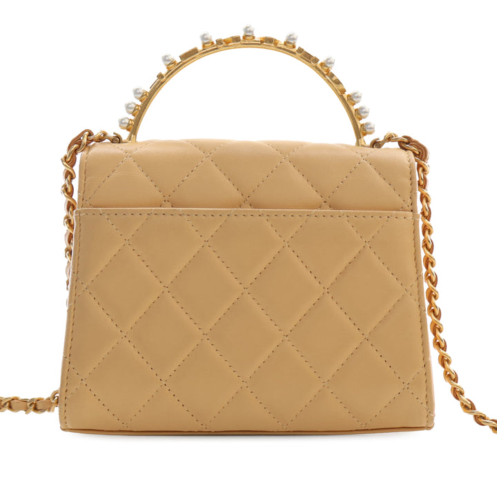 Chanel CC Matelassé Cuir d'agneau Perles fantaisie anse supérieure à rabat