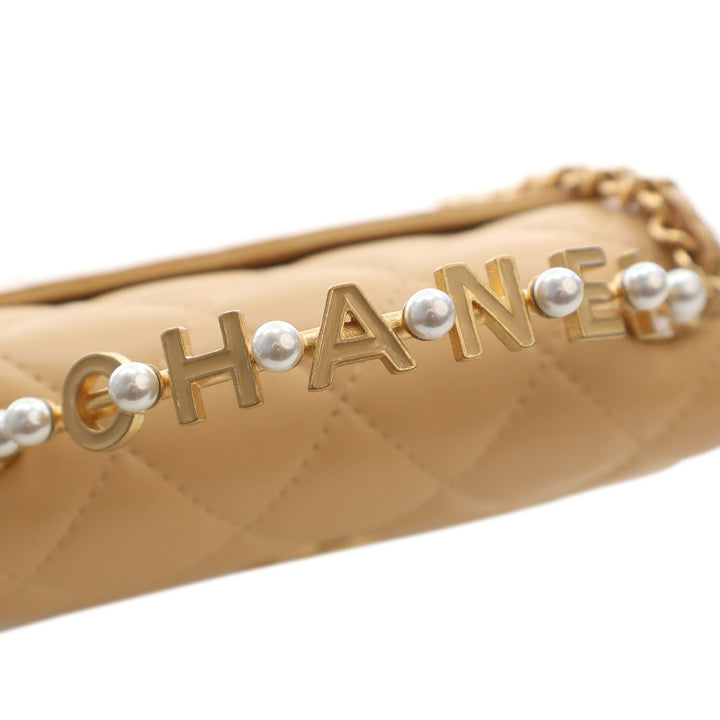 Chanel CC Matelassé Cuir d'agneau Perles fantaisie anse supérieure à rabat