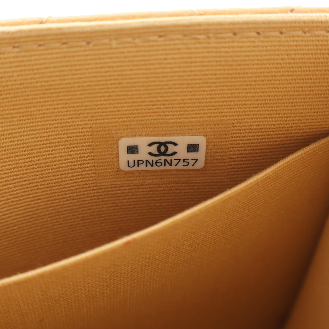 Chanel CC Matelassé Cuir d'agneau Perles fantaisie anse supérieure à rabat