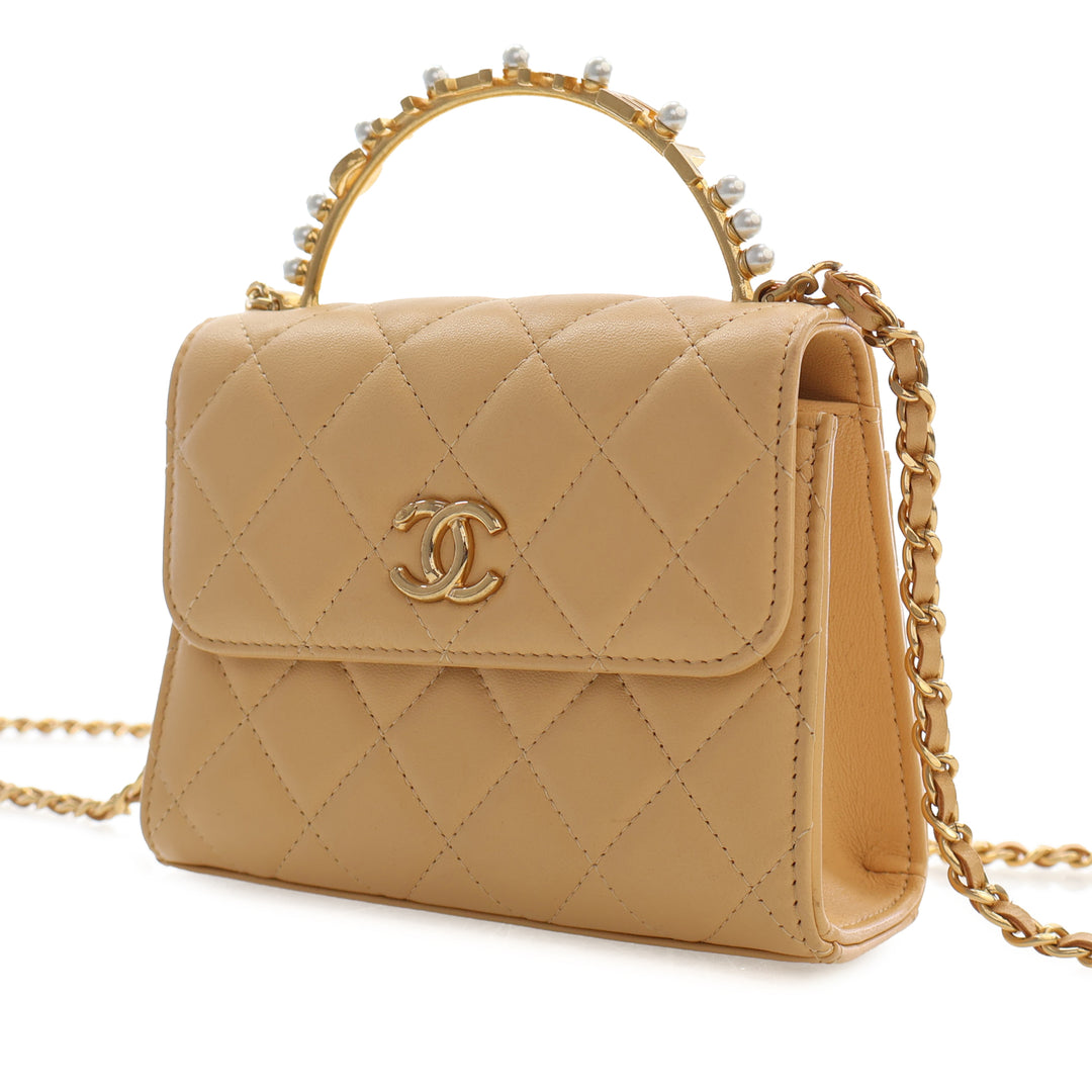 Chanel CC Matelassé Cuir d'agneau Perles fantaisie anse supérieure à rabat