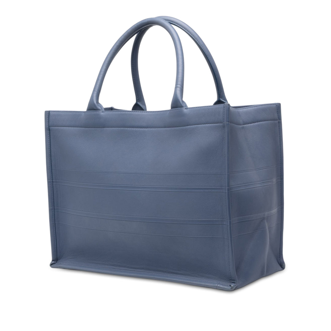 Dior Book Tote embossé Moyen Bleu – vue 2 – GABY PARIS