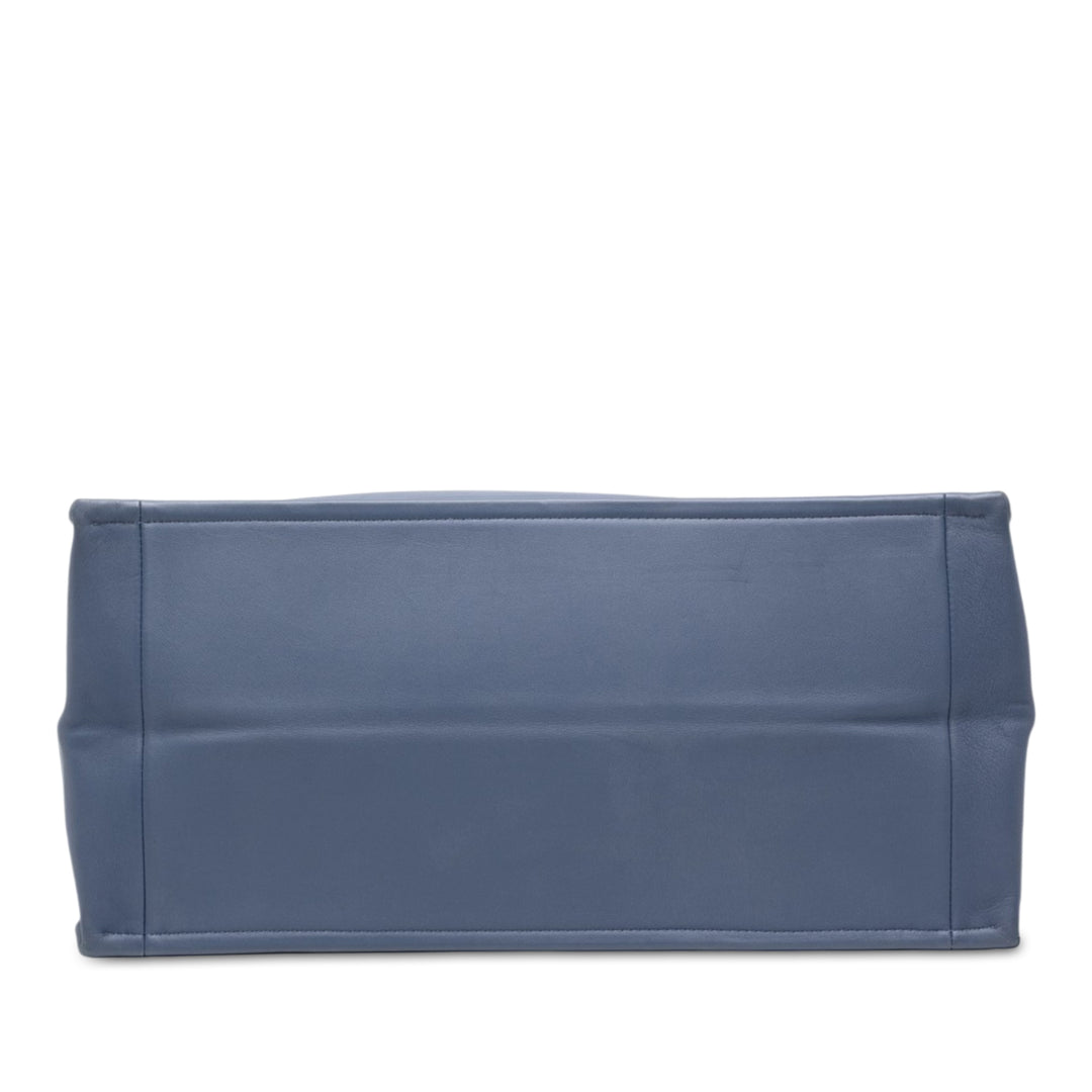 Dior Book Tote embossé Moyen Bleu – vue 3 – GABY PARIS