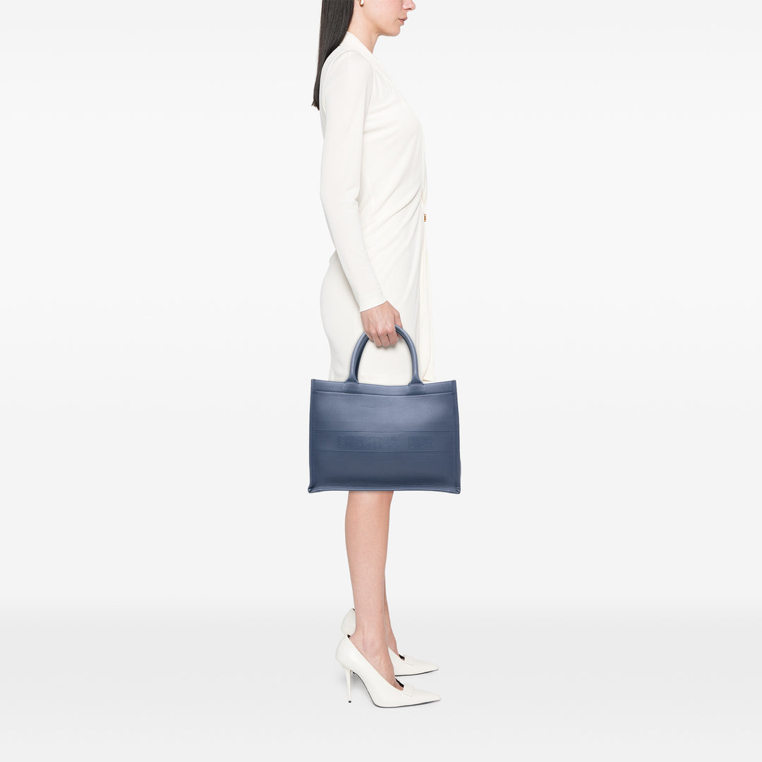 Dior Book Tote embossé Moyen Bleu – vue 8 – GABY PARIS