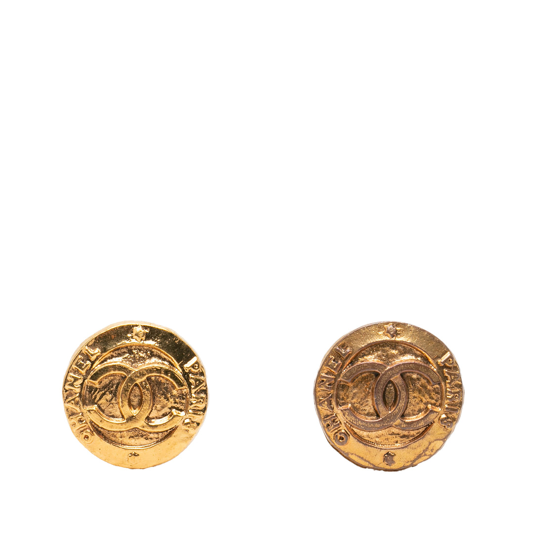 Chanel Boucles d'oreilles CC Rond À clip plaqué or – vue principale – GABY PARIS