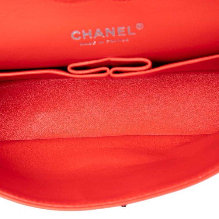 Chanel Medium Classic Cuir verni Double rabat