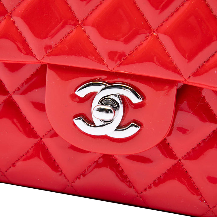 Chanel Medium Classic Cuir verni Double rabat