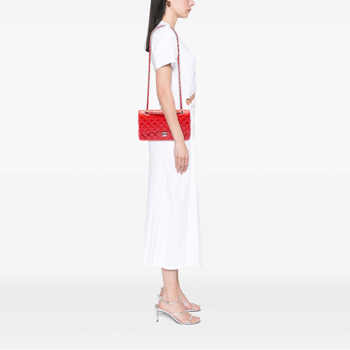 Chanel Medium Classic Cuir verni Double rabat