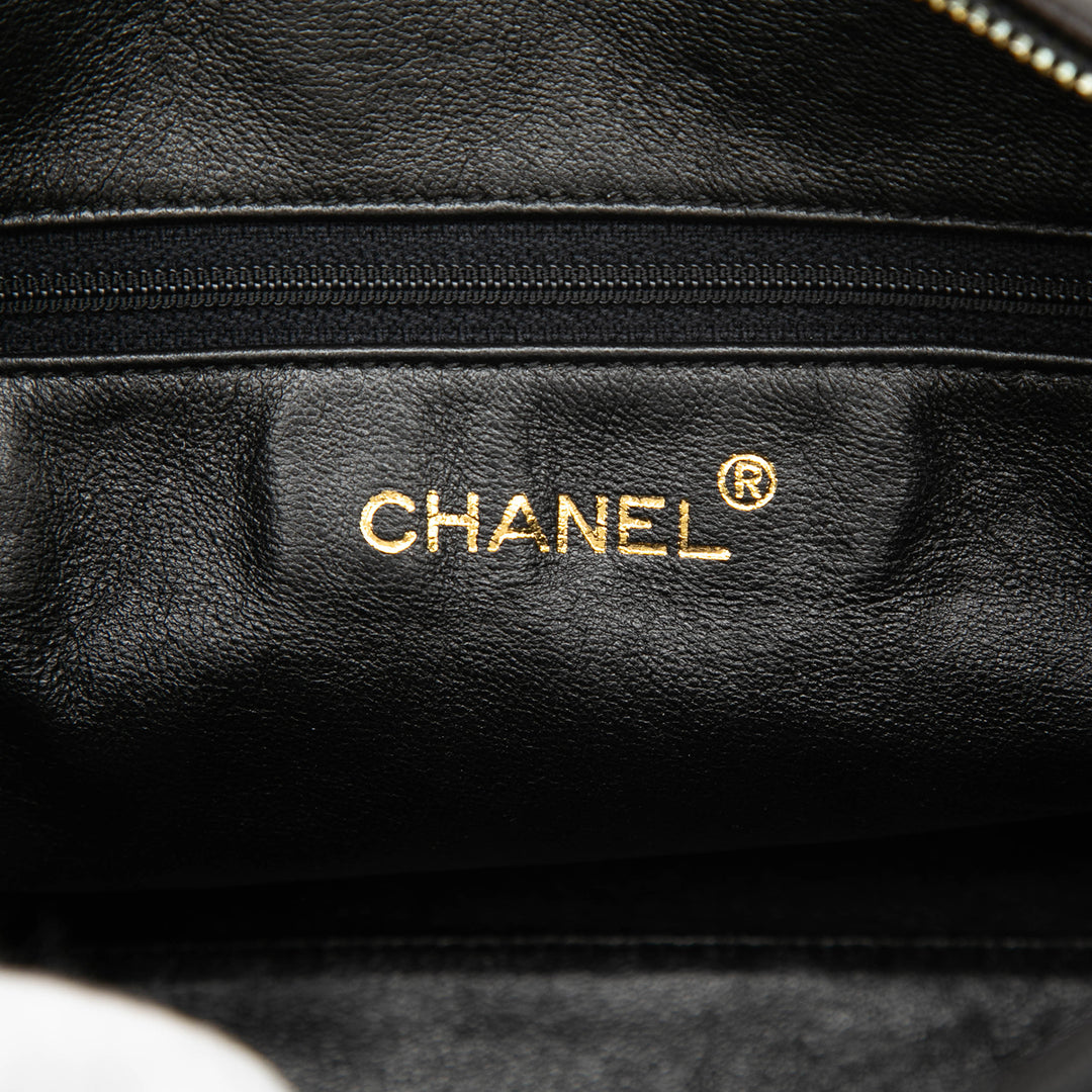 Chanel CC Diamond Matelassé Cuir d’agneau Pompon Sac caméra
