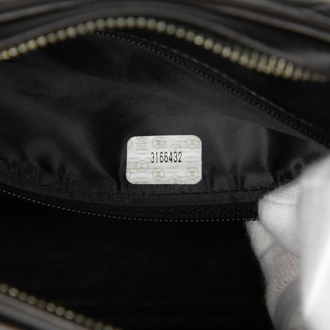 Chanel CC Diamond Matelassé Cuir d’agneau Pompon Sac caméra