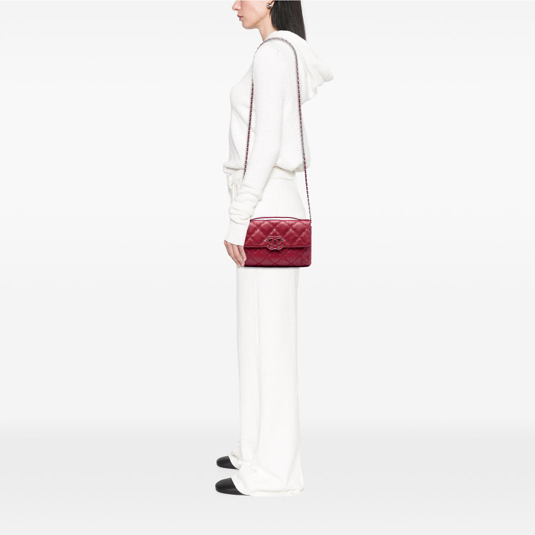 Chanel Matelassé Double Stitch Hamptons Pochette avec chaîne Cuir de veau