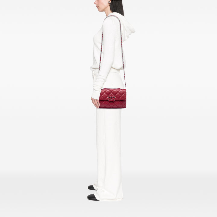 Chanel Matelassé Double Stitch Hamptons Pochette avec chaîne Cuir de veau
