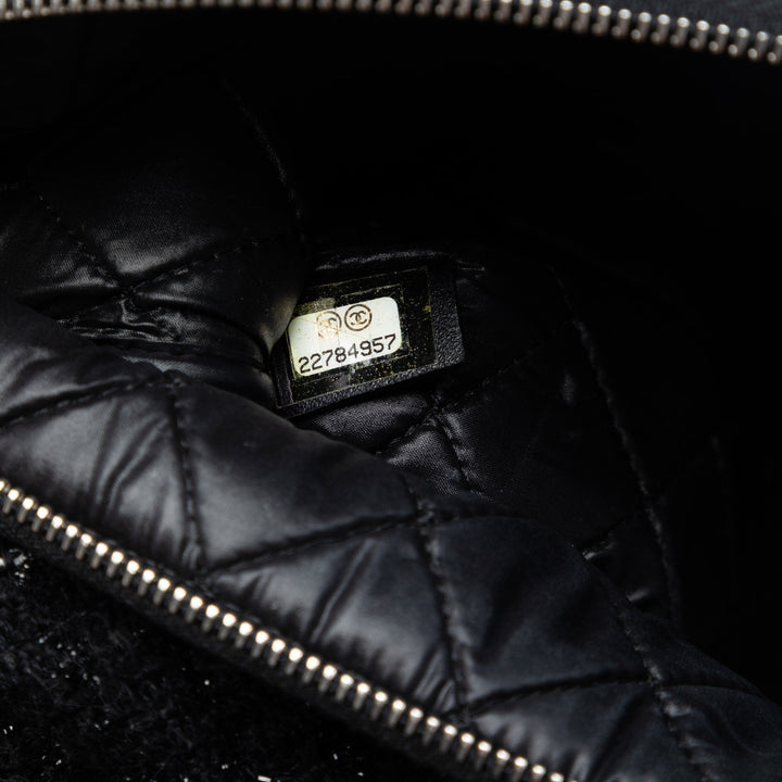 Chanel Large Matelassé Tweed et Cuir d’agneau Camellia O Étui Pochette