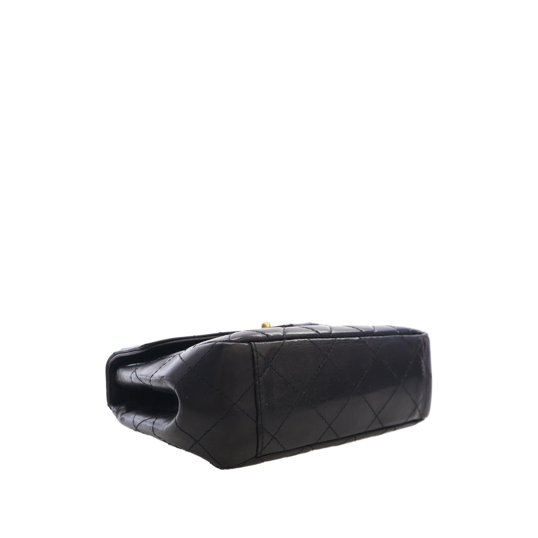 Chanel Sac à main Matelassé Enveloppe à rabat Cuir d'agneau Noir – vue 10 – GABY PARIS