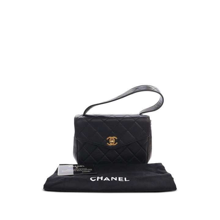 Chanel Sac à main Matelassé Enveloppe à rabat Cuir d'agneau Noir – vue 4 – GABY PARIS