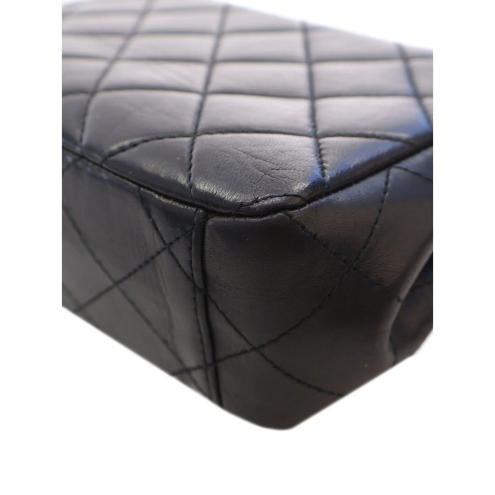 Chanel Sac à main Matelassé Enveloppe à rabat Cuir d'agneau Noir – vue 7 – GABY PARIS