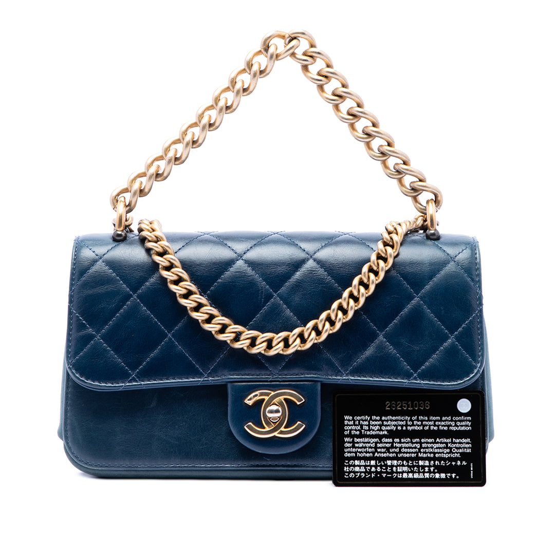 Chanel Small Matelassé Cuir de veau Straight Lined à rabat