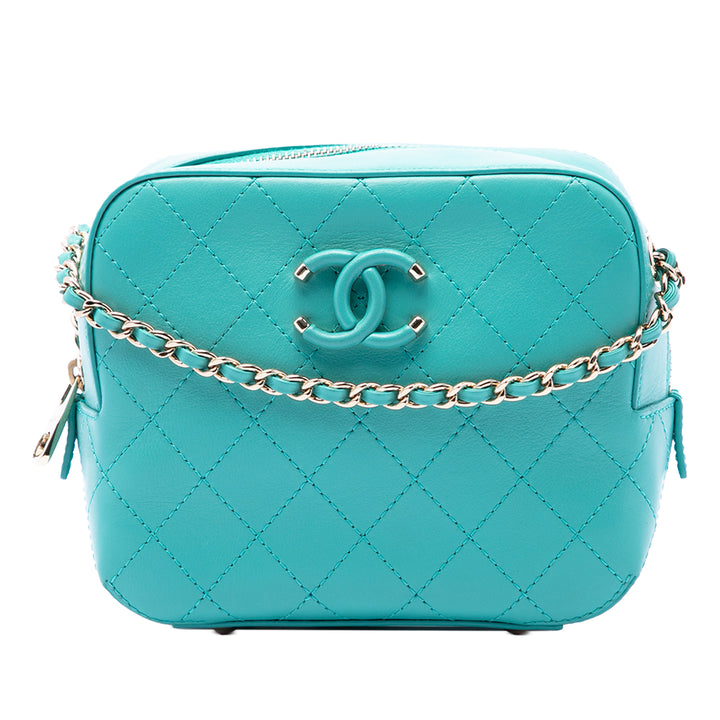 Chanel CC Surpiqué Émail Sac caméra Cuir de veau Bleu – vue principale – GABY PARIS