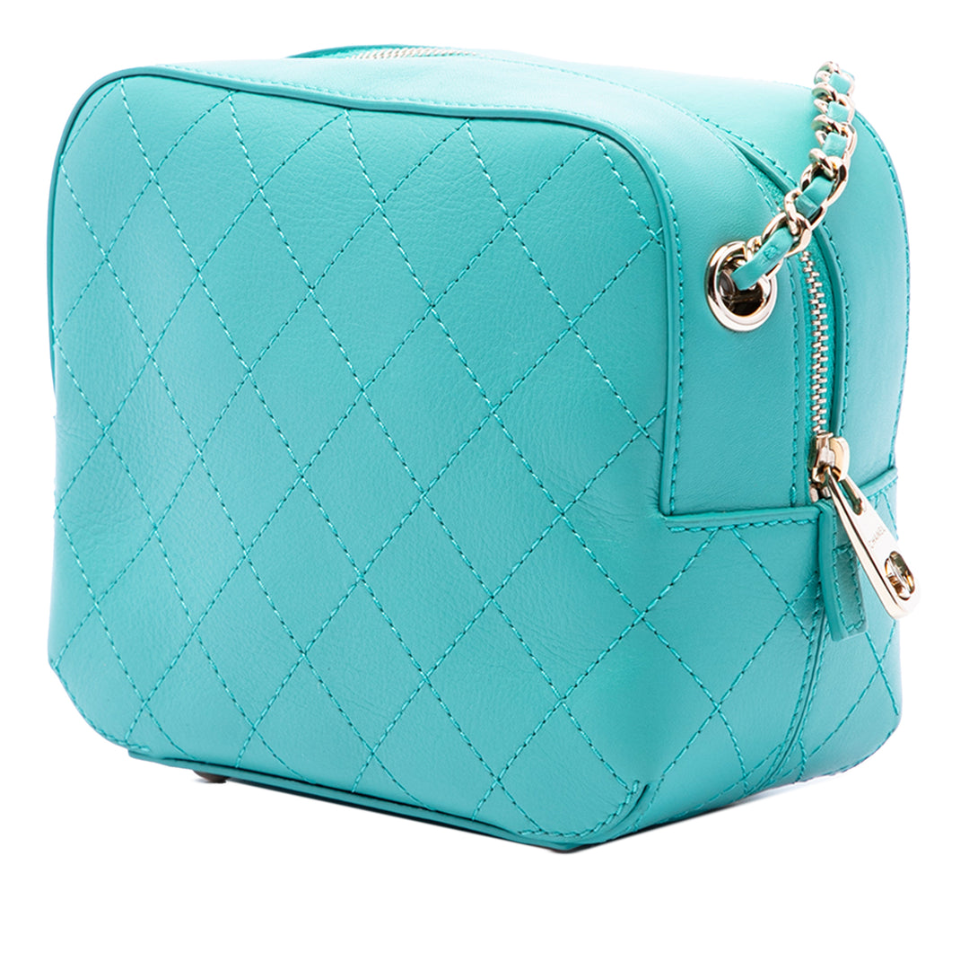 Chanel CC Surpiqué Émail Sac caméra Cuir de veau Bleu – vue 2 – GABY PARIS