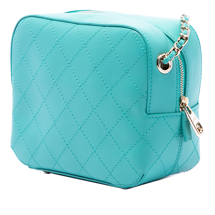 Chanel CC Surpiqué Émail Sac caméra Cuir de veau Bleu – vue 2 – GABY PARIS