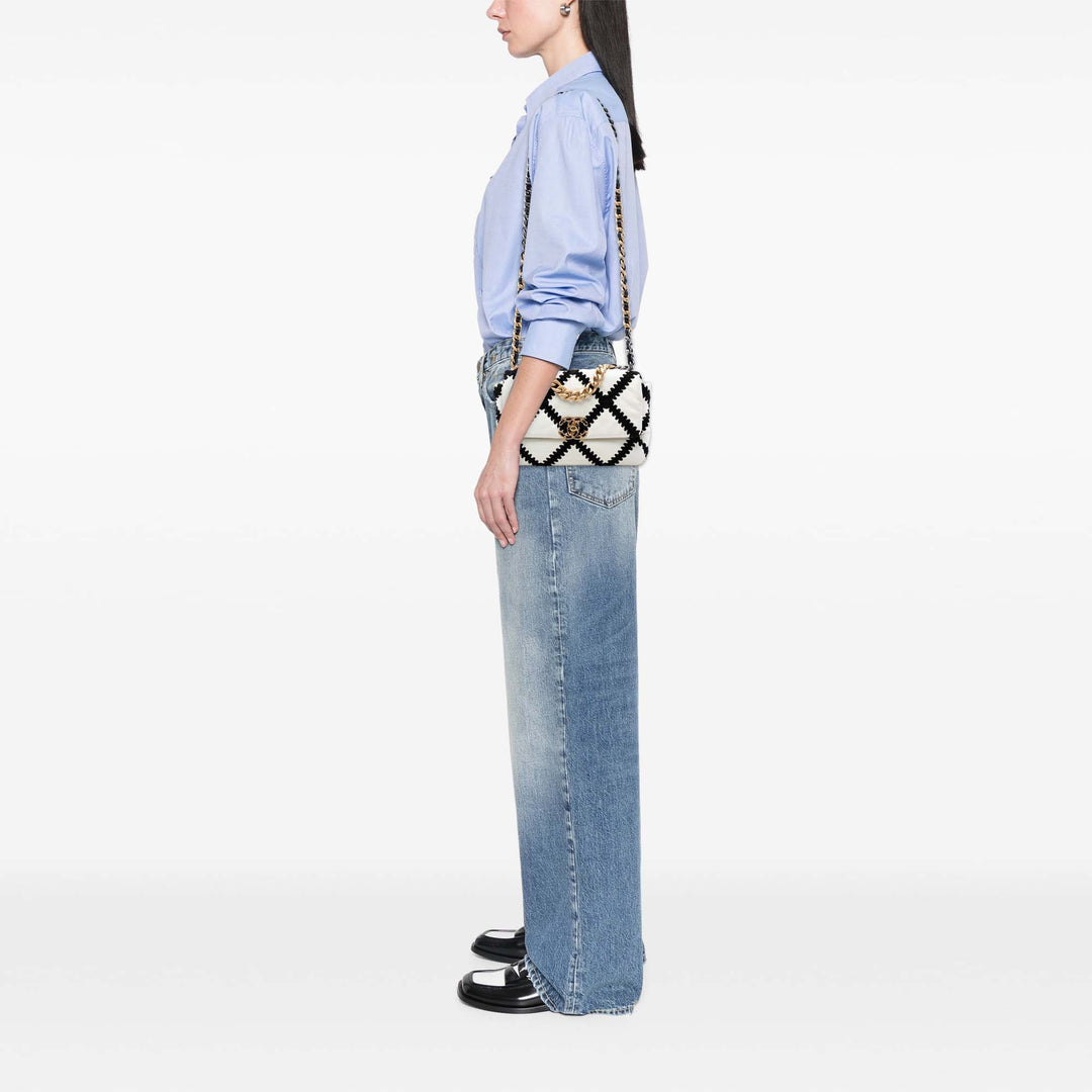 Chanel Medium Crochet Cuir de veau 19 à rabat