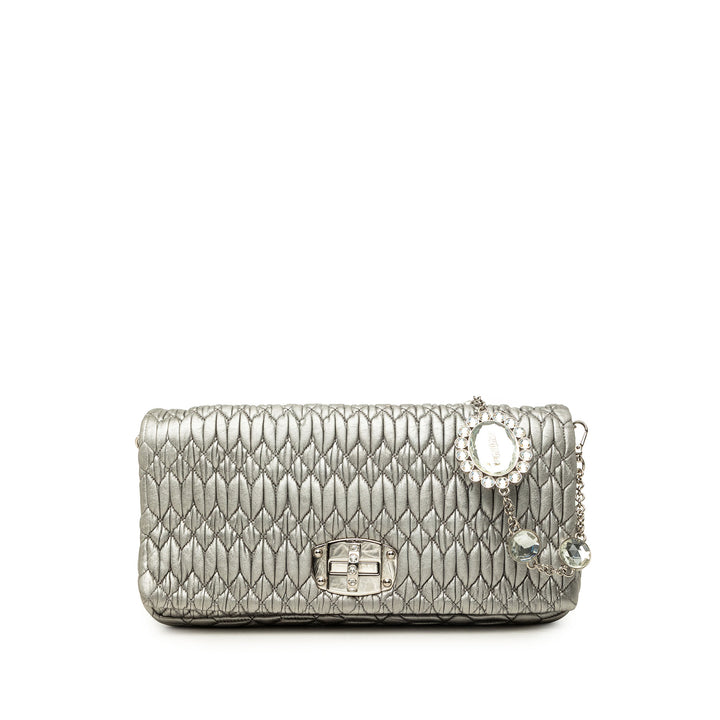 Miu Miu Sac à main Matelasse Métallisé Cristal Chaîne nappa Argenté – vue principale – GABY PARIS