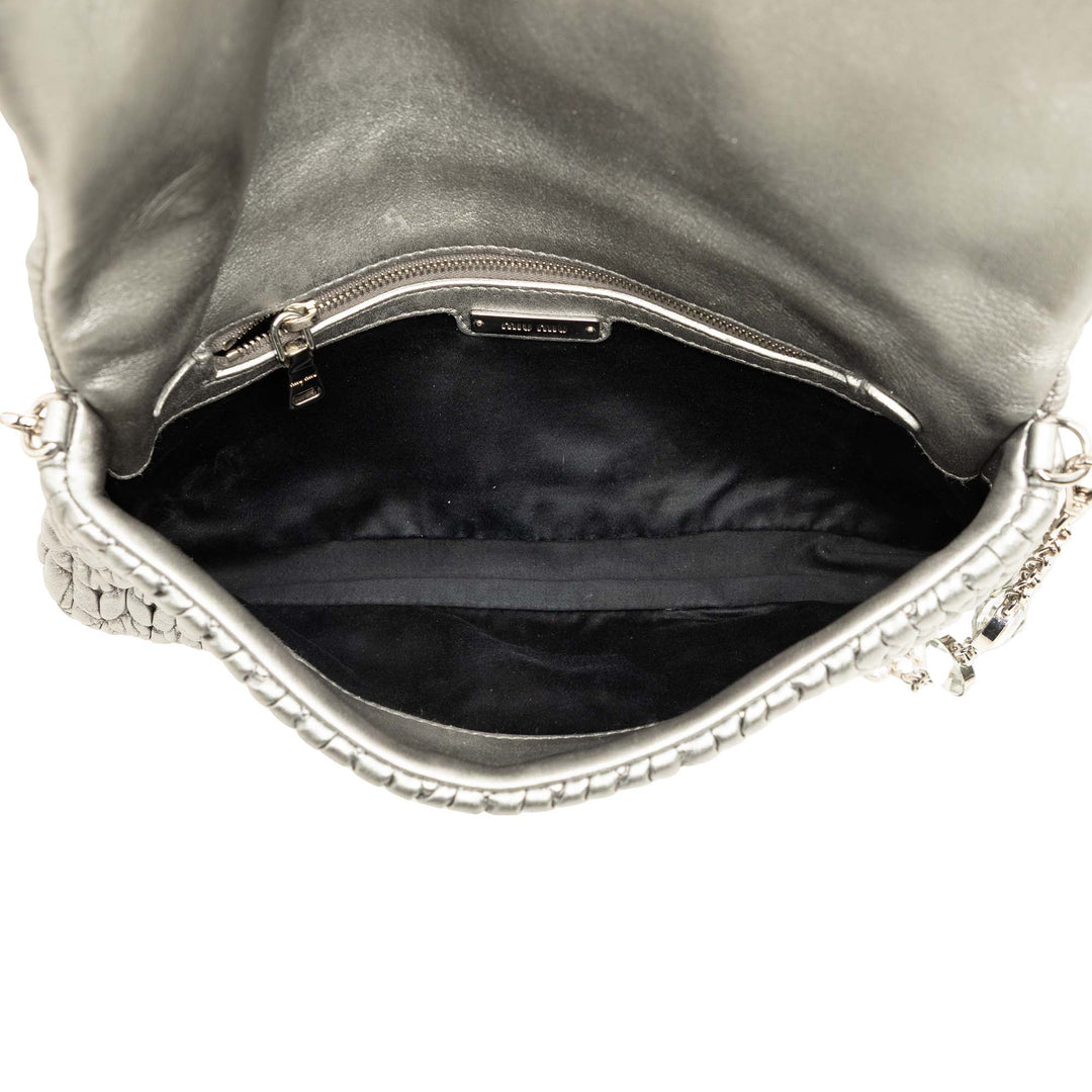 Miu Miu Sac à main Matelasse Métallisé Cristal Chaîne nappa Argenté – vue 4 – GABY PARIS