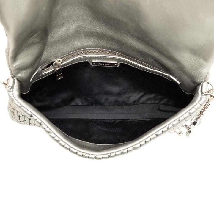 Miu Miu Sac à main Matelasse Métallisé Cristal Chaîne nappa Argenté – vue 4 – GABY PARIS