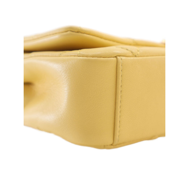 Chanel Sac à main Matelassé Chaîne is More à rabat Petit Cuir d'agneau Jaune – vue 10 – GABY PARIS