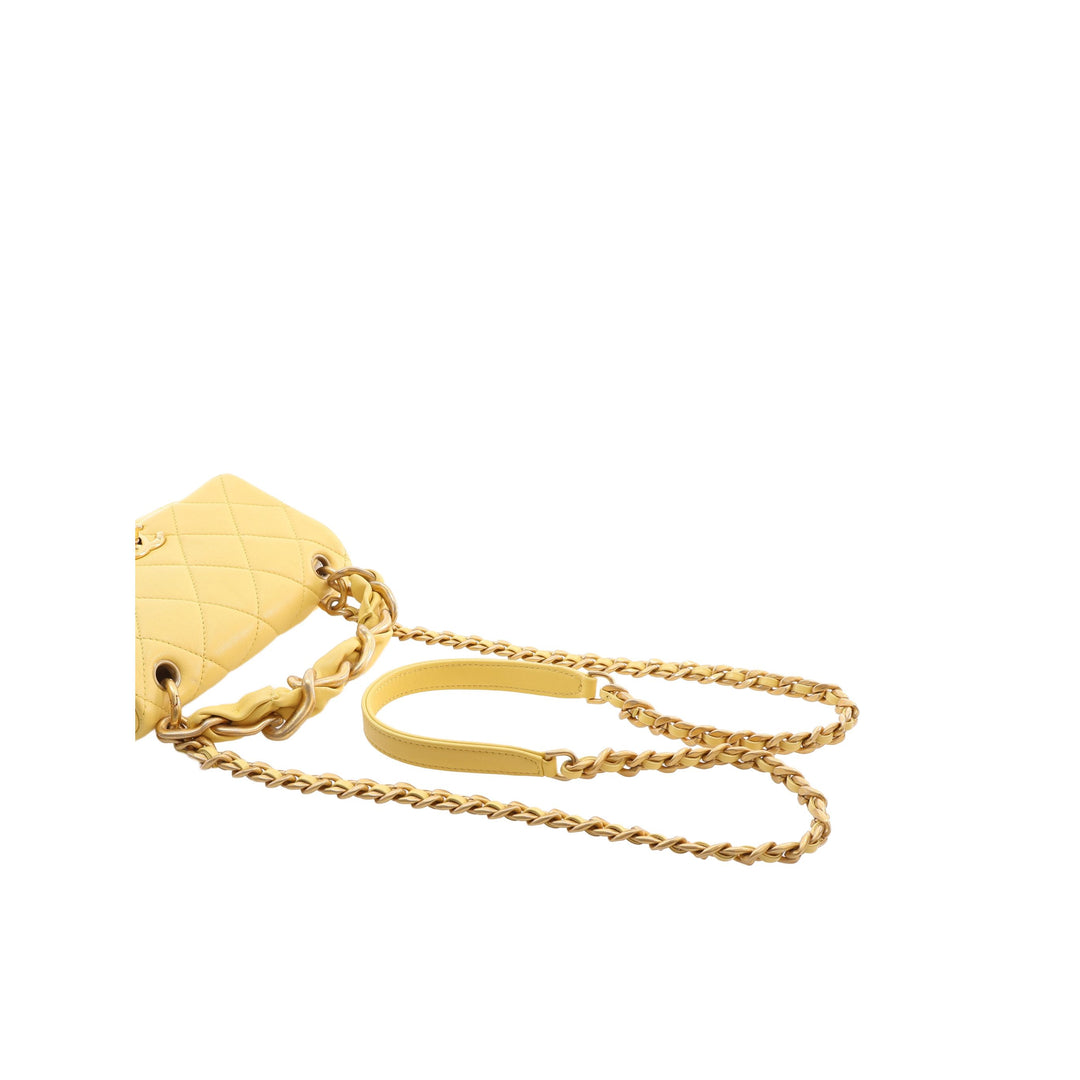 Chanel Sac à main Matelassé Chaîne is More à rabat Petit Cuir d'agneau Jaune – vue 7 – GABY PARIS