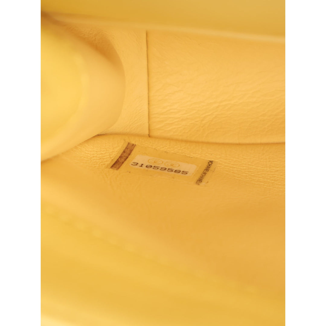 Chanel Sac à main Matelassé Chaîne is More à rabat Petit Cuir d'agneau Jaune – vue 8 – GABY PARIS