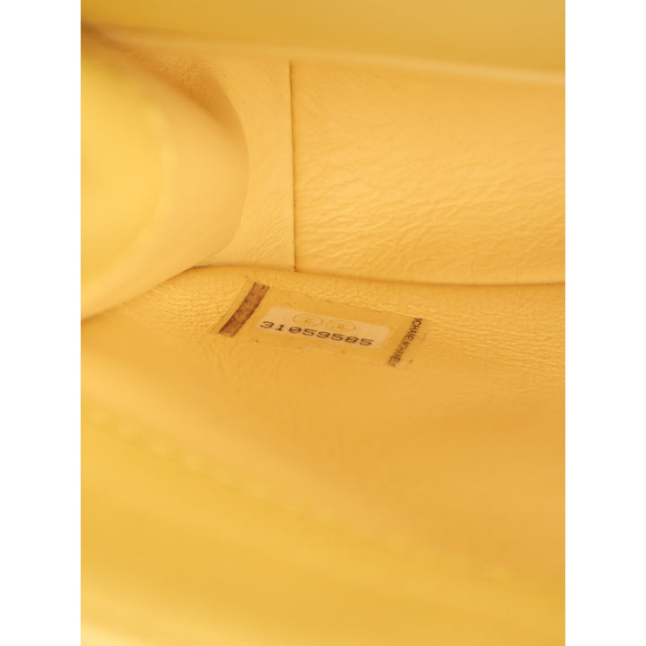 Chanel Sac à main Matelassé Chaîne is More à rabat Petit Cuir d'agneau Jaune – vue 8 – GABY PARIS