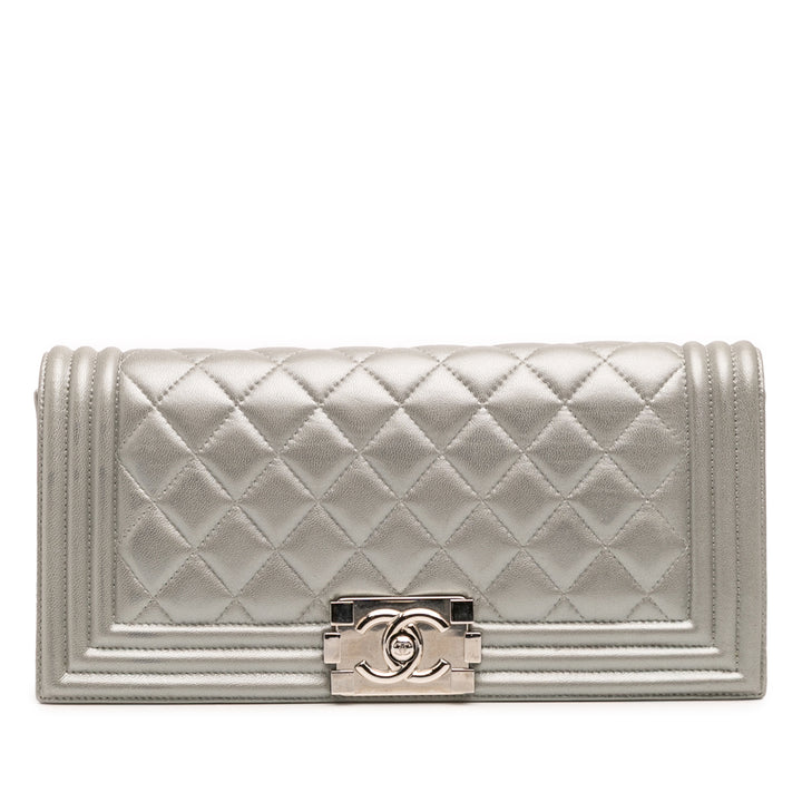 Chanel Quilted Cuir d’agneau Boy Flap Pochette Argenté – GABY PARIS Authentique