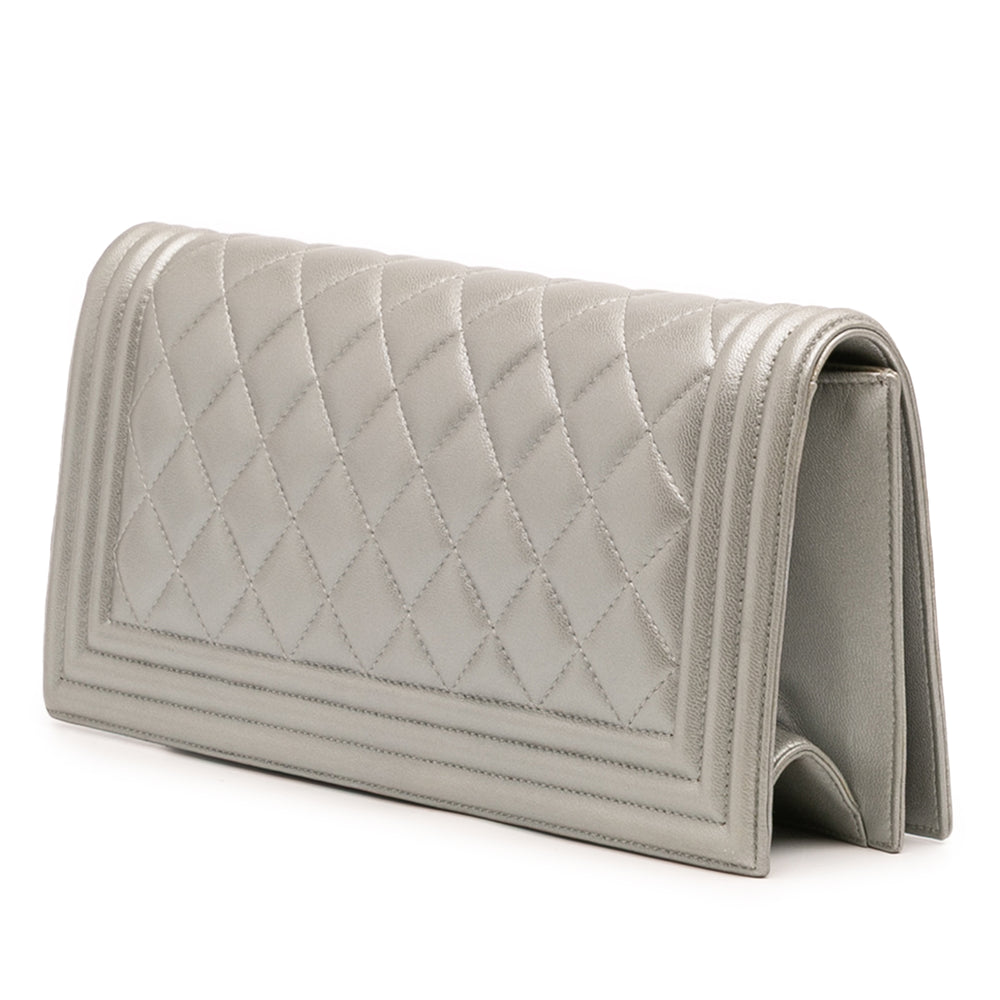 Chanel Quilted Cuir d’agneau Boy Flap Pochette Argenté – GABY PARIS Authentique