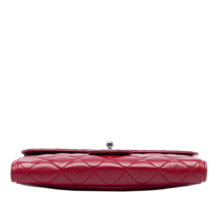 Chanel Matelassé Citizen Zippé à rabat Petit Cuir d'agneau Rouge – vue 3 – GABY PARIS