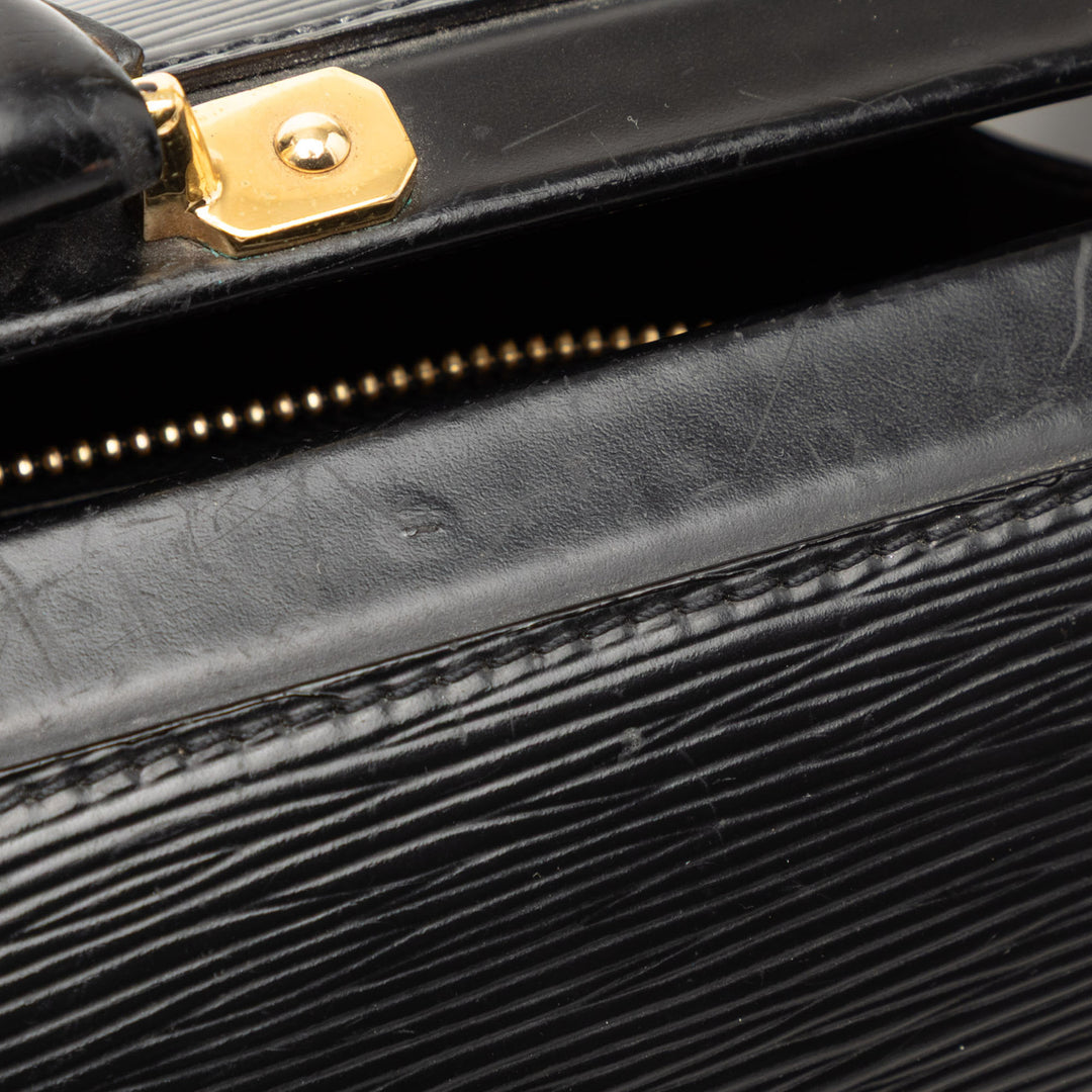 Louis Vuitton Epi Serviette Fermoir