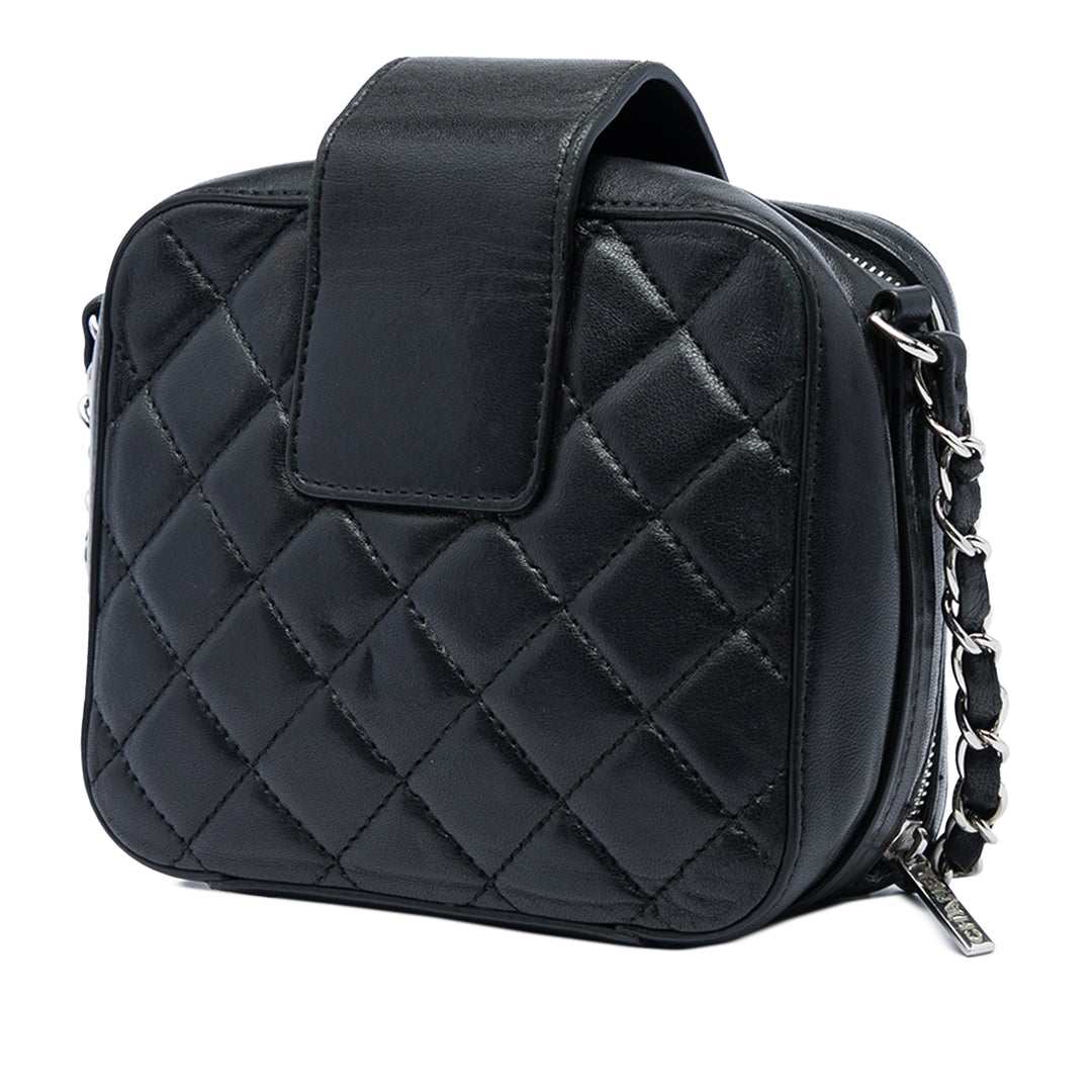 Chanel Matelassé CC Sac boîte caméra Mini Cuir d'agneau Noir – vue 2 – GABY PARIS