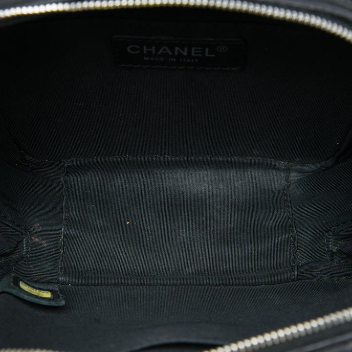 Chanel Matelassé CC Sac boîte caméra Mini Cuir d'agneau Noir – vue 4 – GABY PARIS