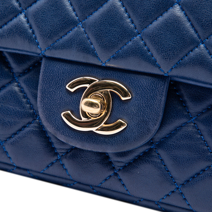 Chanel Sac porté épaule Matelassé Valentine Heart Charms East West à rabat Cuir d'agneau Bleu – vue 5 – GABY PARIS